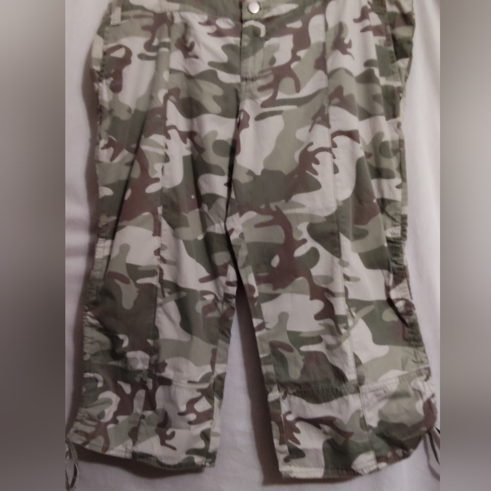 New SO Camo Capri
